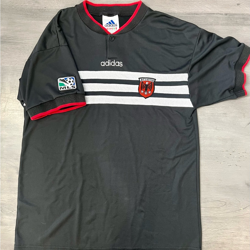 Vintage Men’s DC United MLS jersey